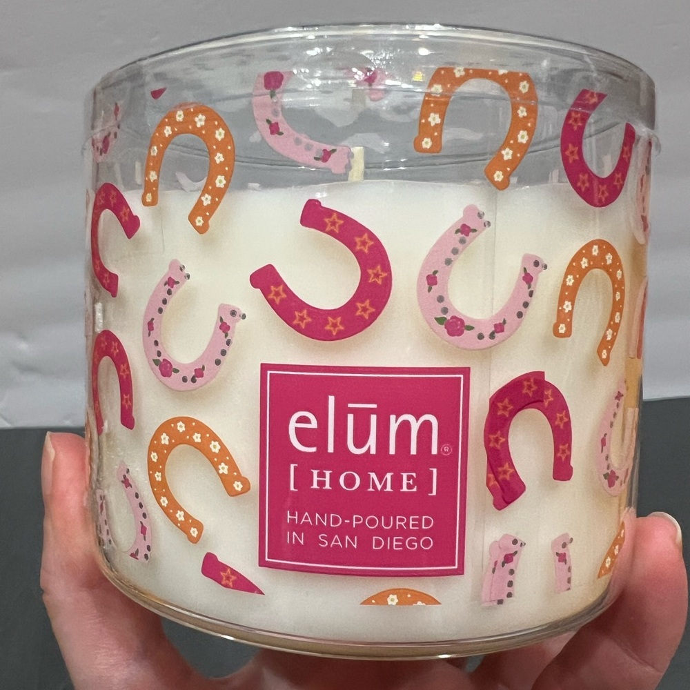NWT Elum Home Wild Daisy Candle, 10.5oz